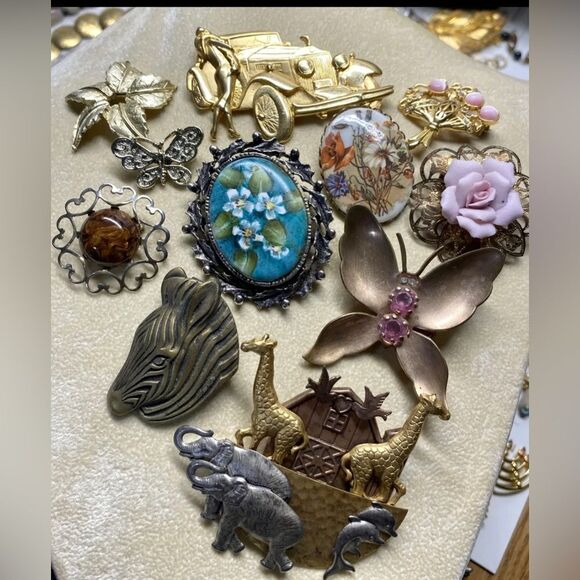 1 LB Vintage to Now Jewelry Lot- MYSTERY BOX! - Picture 2 of 12